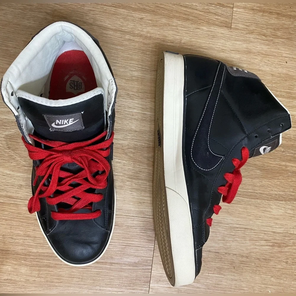 Nike White and Red Men's High-Top Sneakers